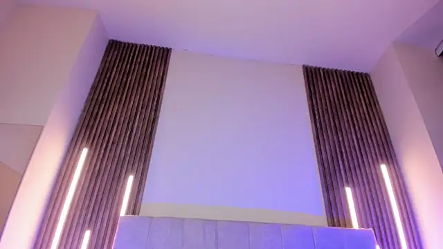Zoe_444 live cam on StripChat