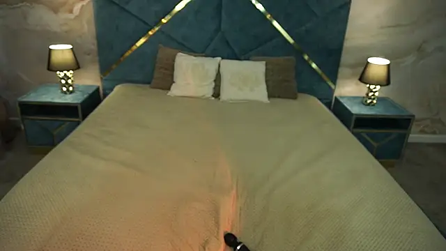NikkiGoldSide