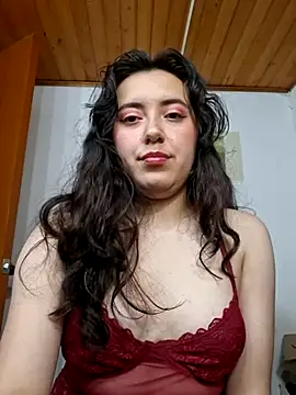 Emi_chik live cam on StripChat