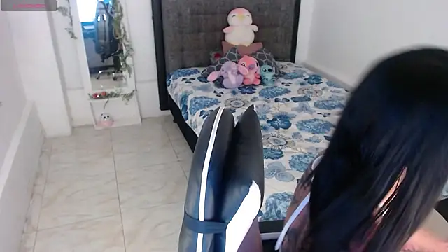Ariel_Laurentt live cam on StripChat