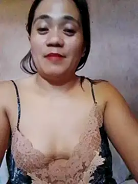 sweetieyan19 live cam on StripChat