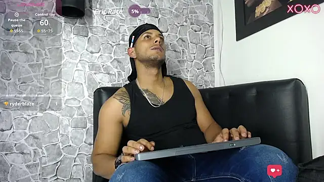 Chris_Dick23 live cam on StripChat