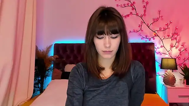 MilanaHotts live webcam show