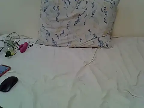 cutiebreey live webcam show