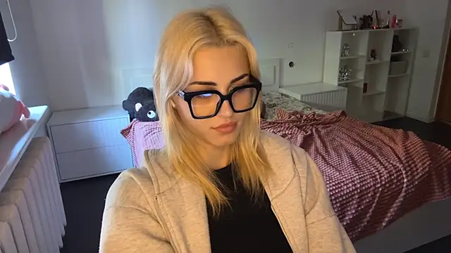 neweva_ live webcam show