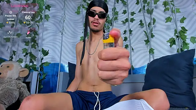 itszairen (M twink) - Off go my clothes🤍