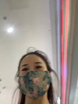 kiss_loo (F milf) - 户外脱裙子三分钟