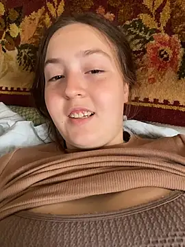 SweetyCute7 live cam on StripChat