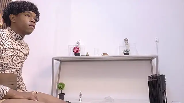milo_afterdark (M twink) - Show my hot ass! 🔥