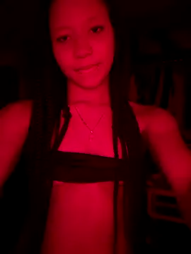 Laurakail_wan webcam