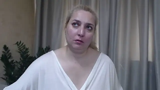 sweetpussy13 webcam