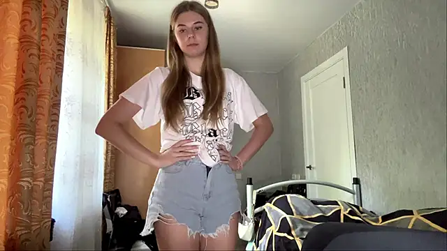 HoneysPiee webcam