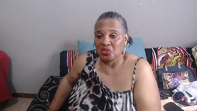 GrandBustyMelon webcam