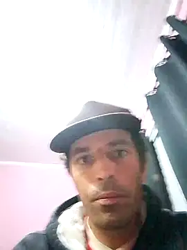 brunoupp99 live cam on StripChat