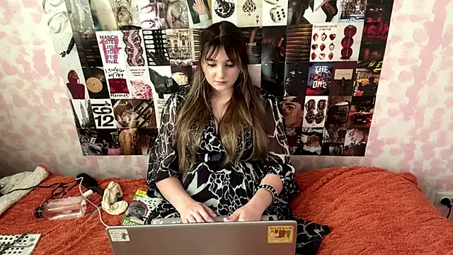 JanineThielman live cam on StripChat