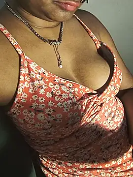 DIRTYSECRET_QUEEN_07