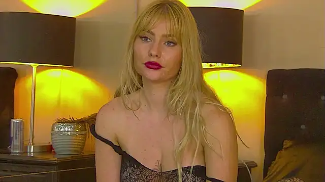 MisshaNight live cam on StripChat