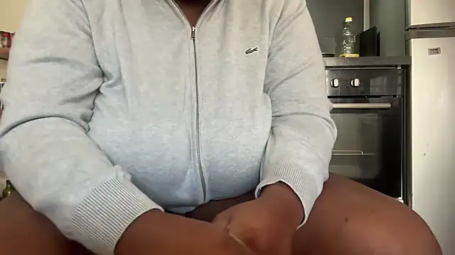 nanaisbackk live sex cam