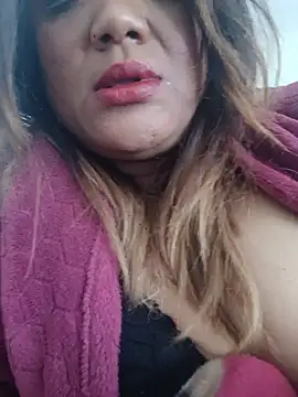 Indianpleasure300 live cam on StripChat