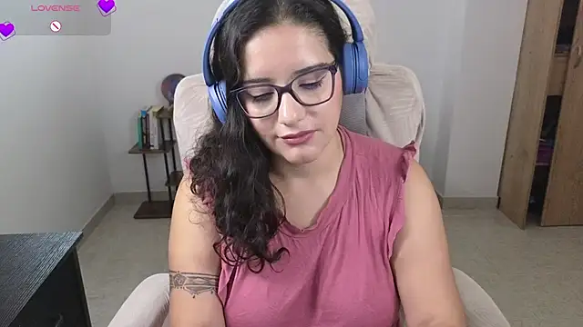 blue__moon_ live cam on StripChat