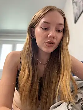 MilaMoone webcam