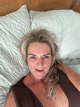 Holly-BlondeMILF44