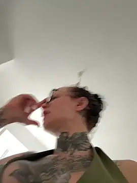 SkinnyLilly live sex cam