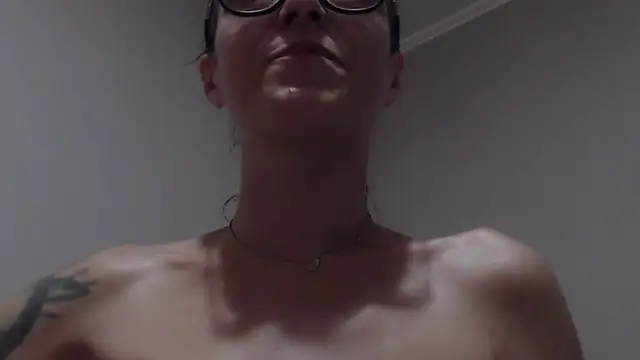 IzabelllNoir live cam on StripChat