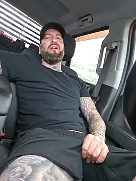 Beardedtattood live cam on StripChat