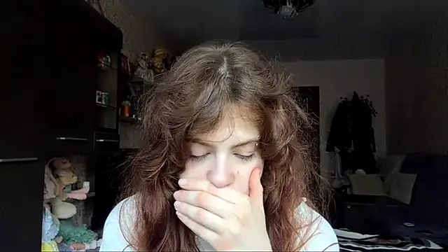 buzzingraid (F teen) - show under skirt (not dick)