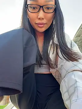 trytomakememoam live cam on StripChat