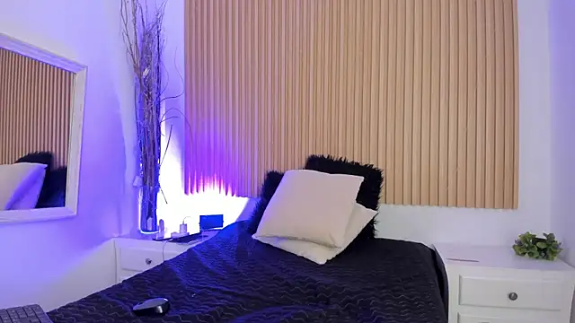 GenesisRuiz live cam on StripChat