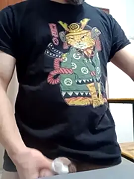 Bradd_32 live webcam show