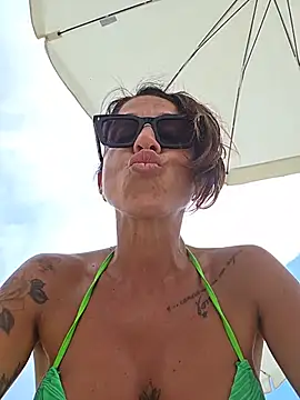 sexy7883 live webcam show