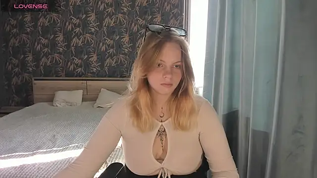 L_aura live cam on StripChat