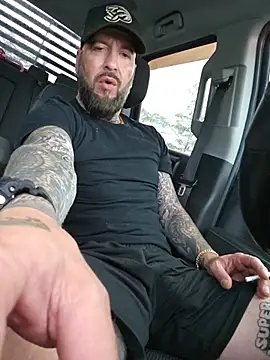 beardedtattood (Ask my age) - Let get this dick super hard 😈😈