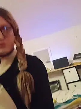 sissytrapdolly24 (T milf) - Survive