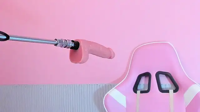 laraebony_ (F teen) - control machine in doggy  😈🥵