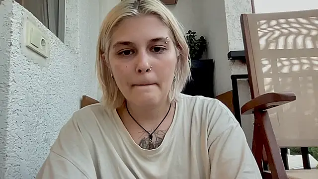Ella_Bloom webcam