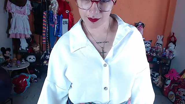 missmiia2 - MissMiia2's free webcam - UK Sex Cams