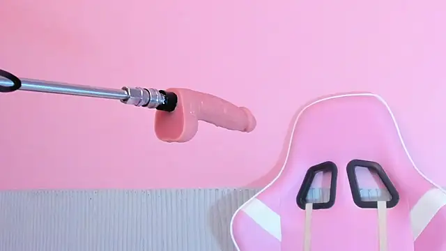 laraebony_ (F teen) - control machine in doggy  😈🥵