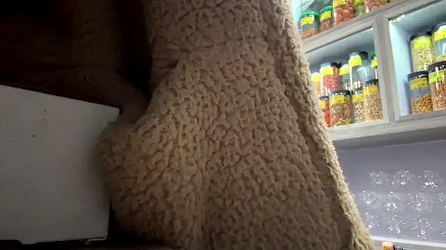 SuzanMoote live sex cam