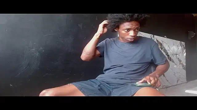 Larry-n-clouds webcam