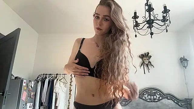 ShyandSkinnyAlice webcam