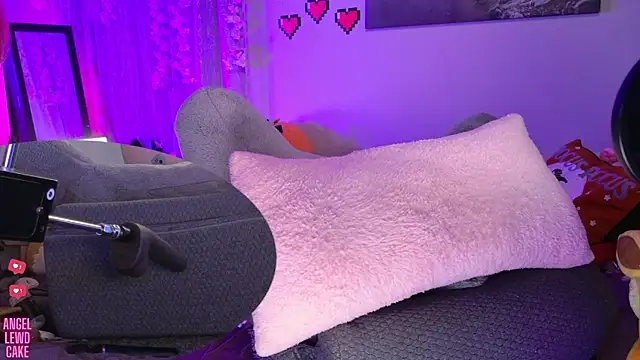 Angel-Lewd-Cake webcam