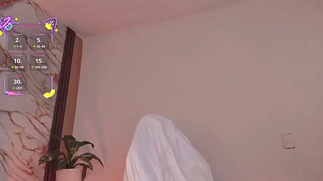ahvi_ebony webcam