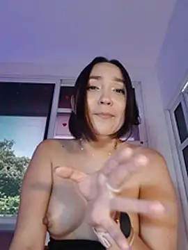 AlissaJoness webcam