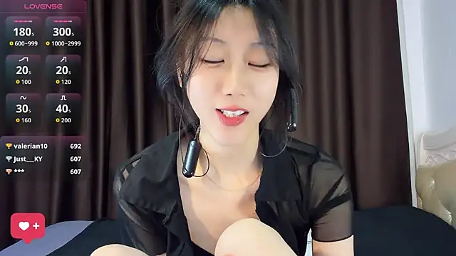 queenbb88 (F young) - 姨妈最后一天，裸背小狗趴诱惑