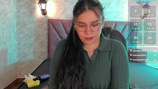 belen_green (F young) - Pussy close up