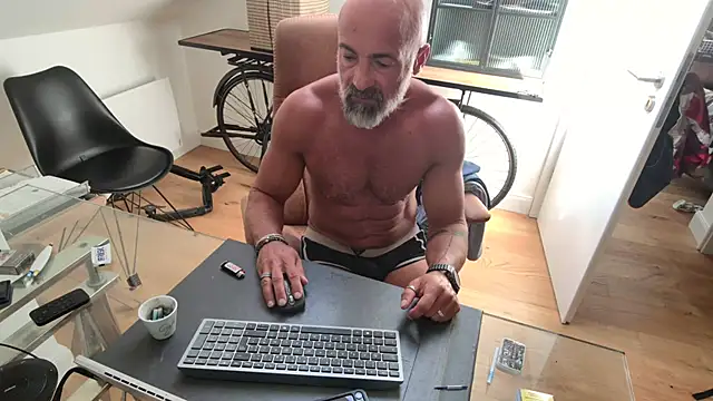 aricky_2 (M mature) - #balds #beardy #cam2cam #cheap-privates #cumshot #ejaculation #european #french #gym-rats #handjob #jerk-off-instruction #masturbation #mature #muscular #office #straight #white